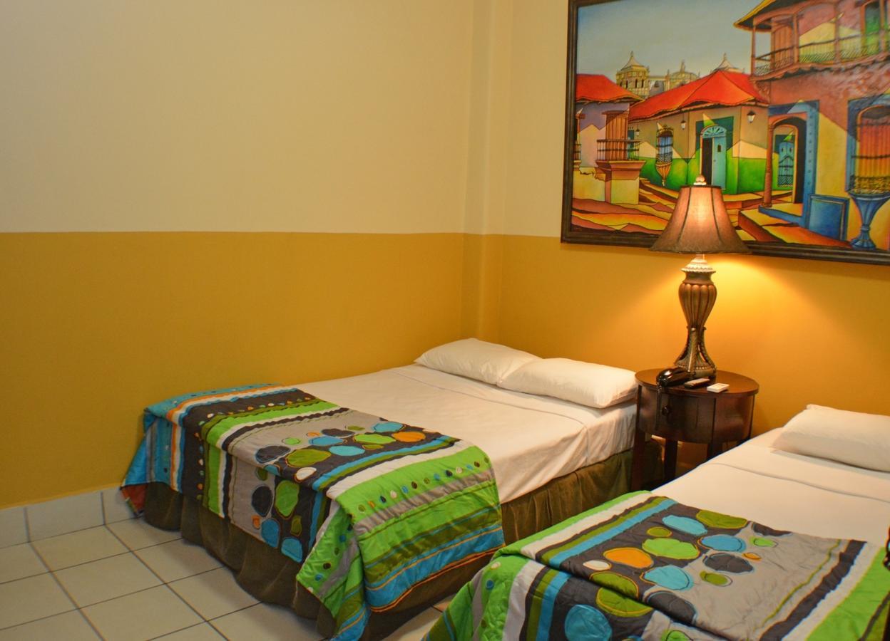 Hotel Los Balcones De Chinandega Ruang foto