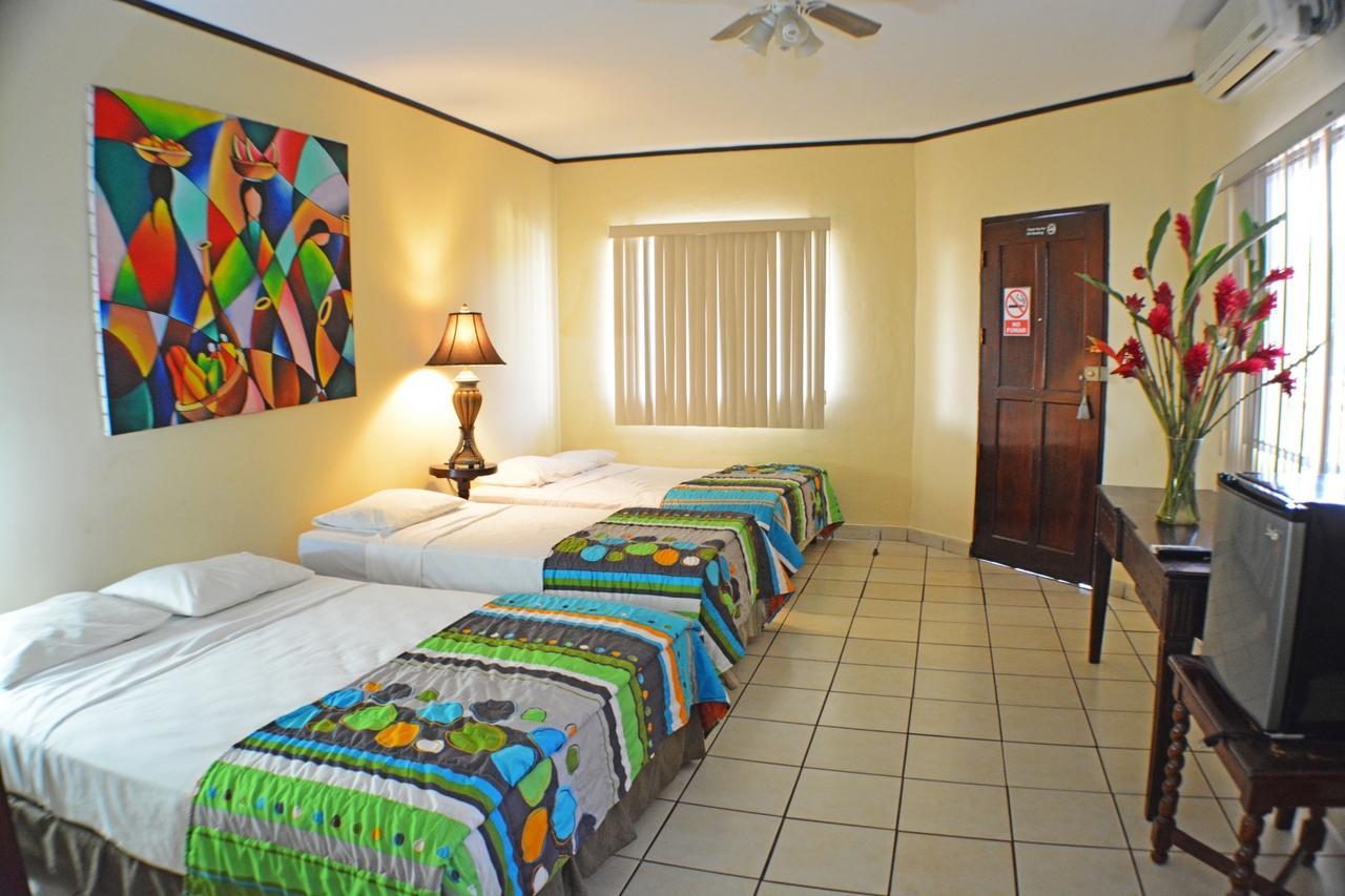 Hotel Los Balcones De Chinandega Ruang foto