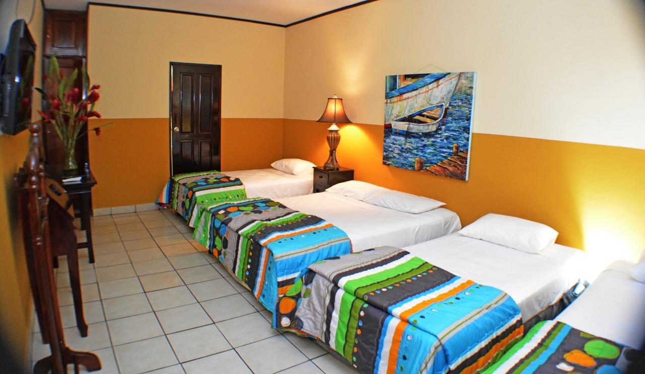 Hotel Los Balcones De Chinandega Ruang foto