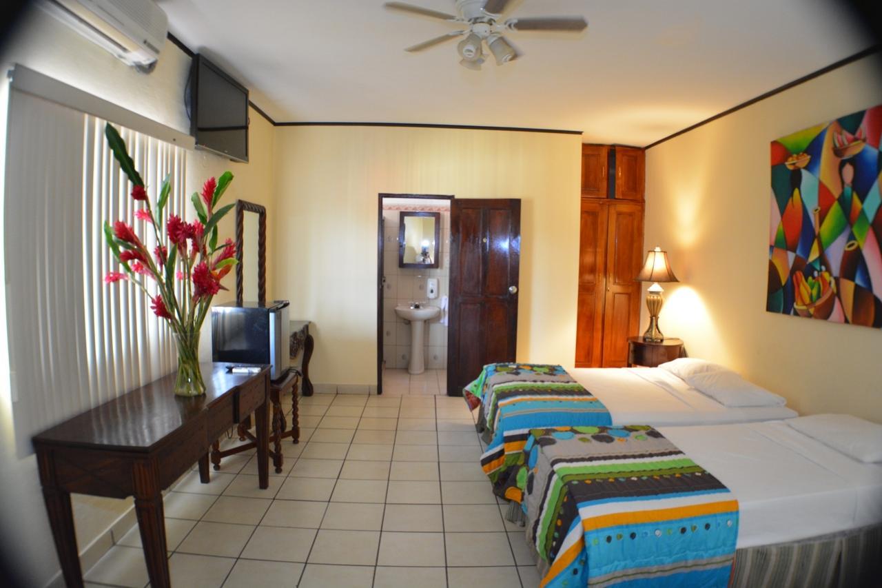 Hotel Los Balcones De Chinandega Bagian luar foto