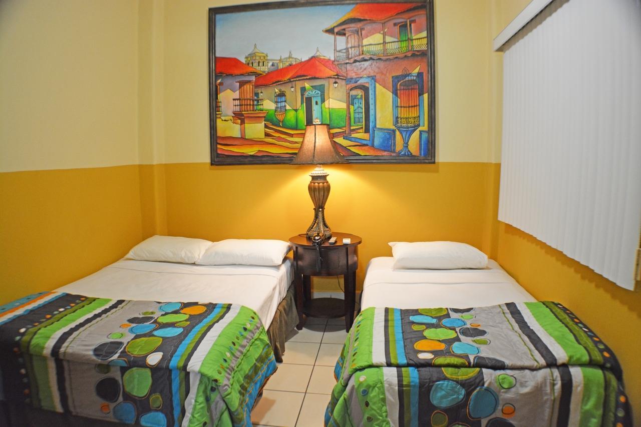 Hotel Los Balcones De Chinandega Ruang foto