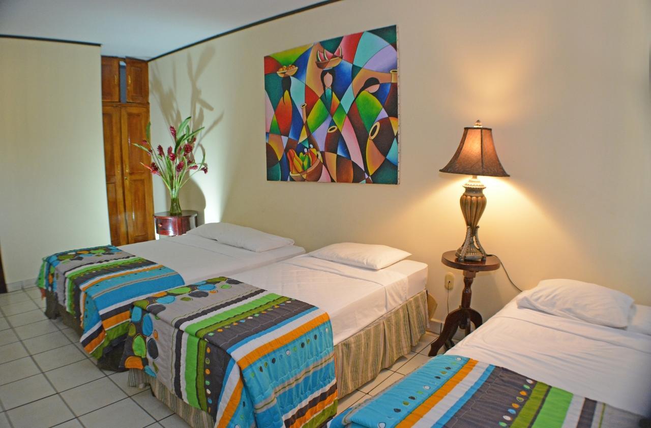 Hotel Los Balcones De Chinandega Ruang foto