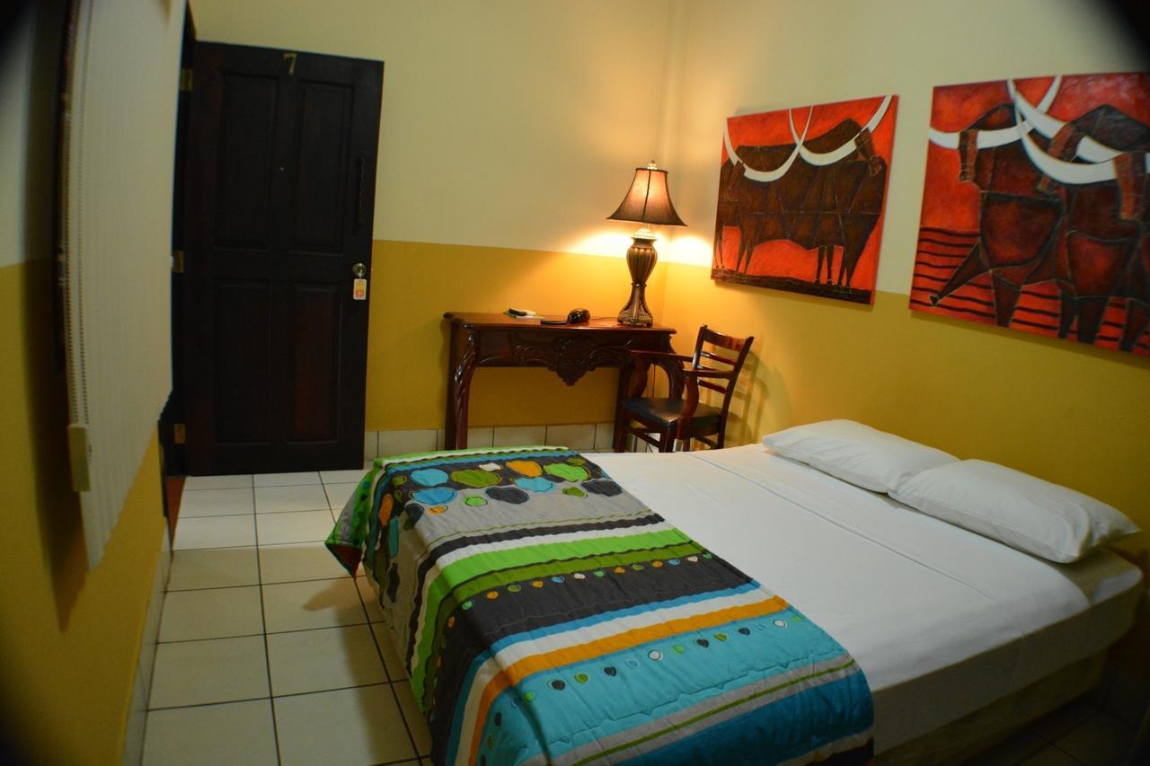 Hotel Los Balcones De Chinandega Bagian luar foto
